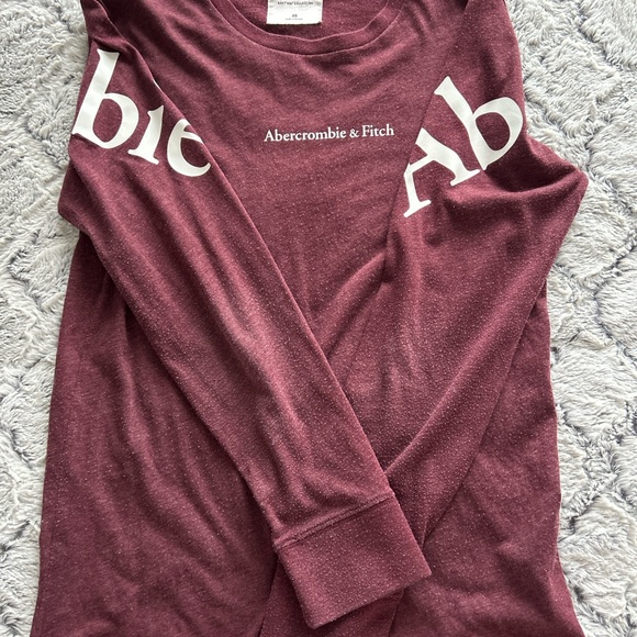 Abercrombie & Fitch Burgundy Long Sleeve T-Shirt - Picture 2 of 3